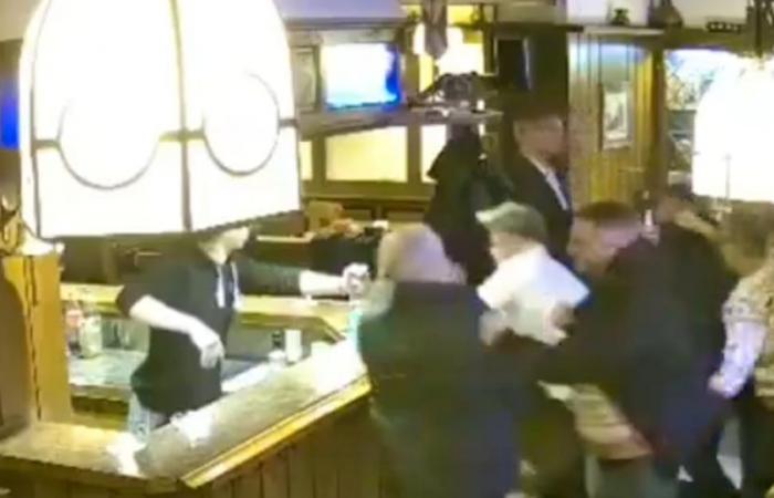 La sicurezza dello Stato indaga: uomini dell'AfD e dell'SPD litigano in un bar – il video mostra l'incidente