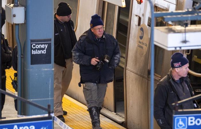 Nuova York | L'uomo accusato di omicidio nella metropolitana ha alimentato le fiamme con i vestiti