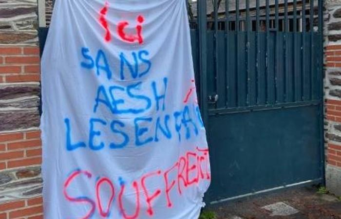 l’esempio lampante di una scuola materna priva di AESH in un contesto di blocco politico