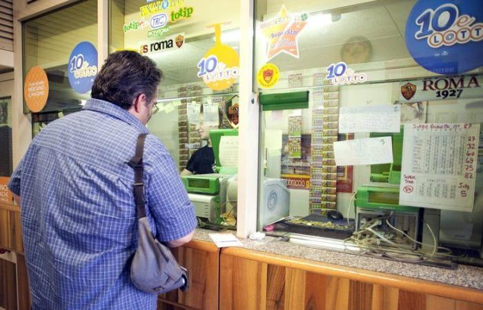 “Ho nascosto lo scontrino nel camino”: una coppia vince il jackpot da 10 milioni di euro alla lotteria poco prima di Natale