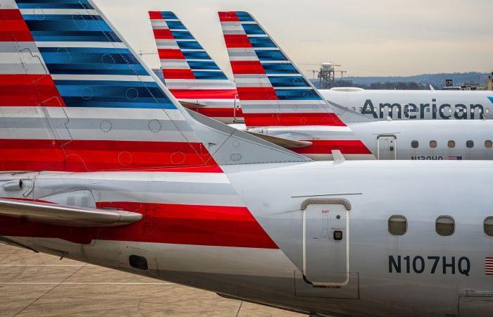 L'American Airlines sta imbarcandosi di nuovo sui voli e la FAA revoca il suo scalo a livello nazionale