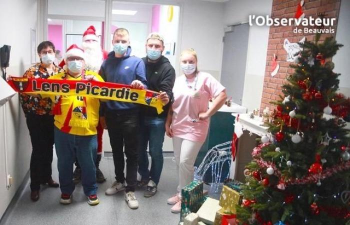 Questi fan di RC Lens hanno interpretato Babbo Natale per i bambini dell'ospedale di Beauvais