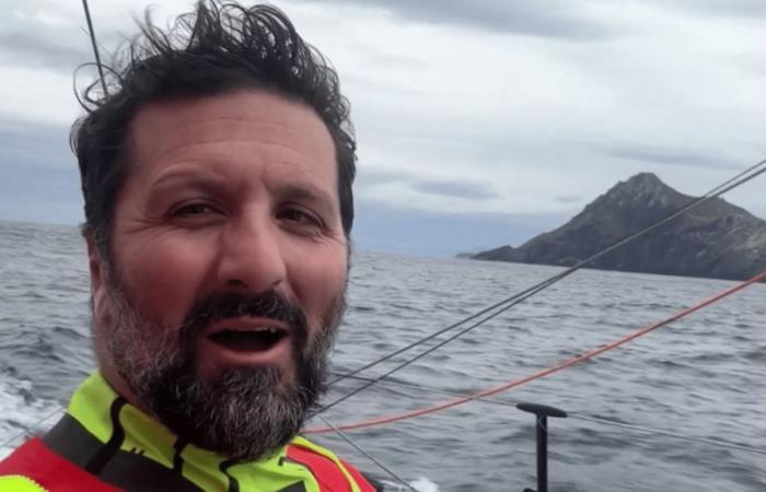 in testa alla regata, lo skipper Yoann Richomme ha attraversato Capo Horn