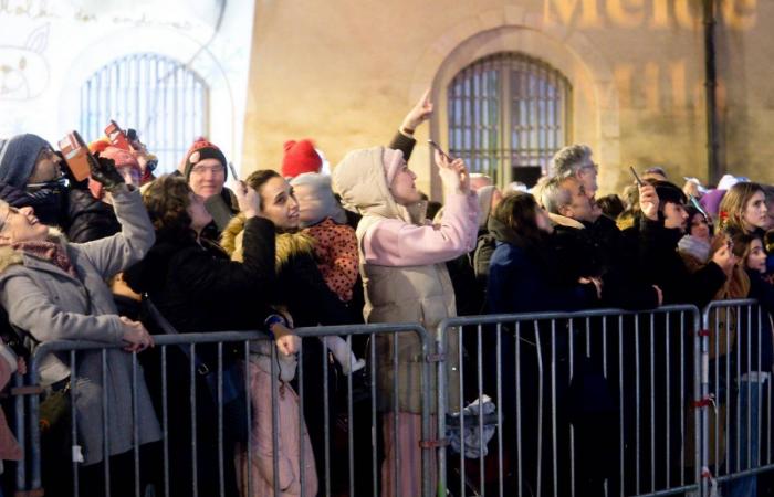 DIGIONE: Babbo Natale scende dalla torre Philippe le Bon davanti a 4.000 persone