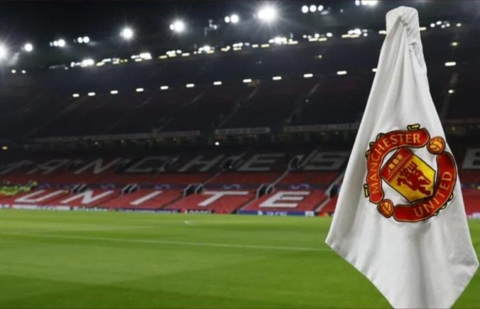 I topi invadono lo stadio del Manchester United