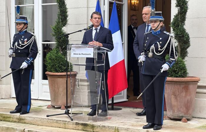 Manuel Valls assume la carica di Ministro dei Territori d'Oltremare