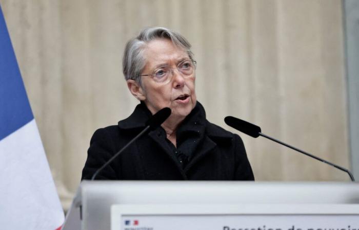 Elisabeth Borne difende l'importanza di “trovare la strada verso la stabilità istituzionale” durante il trasferimento dei poteri al Ministero dell'Istruzione