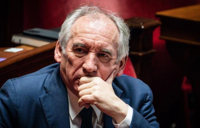 come il nuovo governo di François Bayrou si è messo ancora una volta “nelle grinfie della RN”