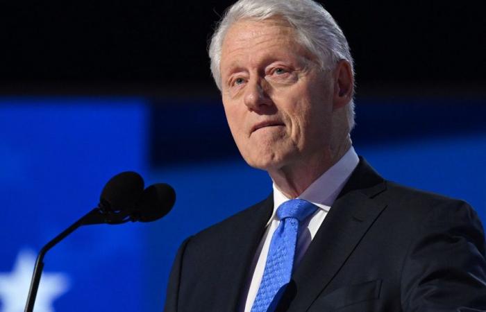 Bill Clinton è stato dimesso dall'ospedale dopo essere stato ricoverato il giorno prima