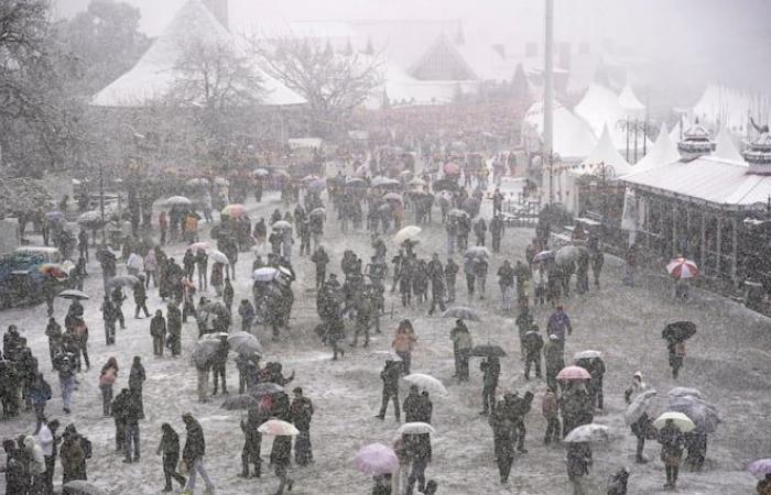 La nebbia avvolge Delhi; Kashmir, Himachal, Uttarakhand pronti per il Natale innevato