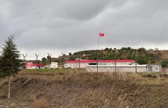 L'esplosione uccide almeno 12 persone in una fabbrica a Türkiye