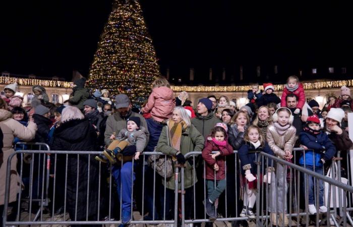 DIGIONE: Babbo Natale scende dalla torre Philippe le Bon davanti a 4.000 persone