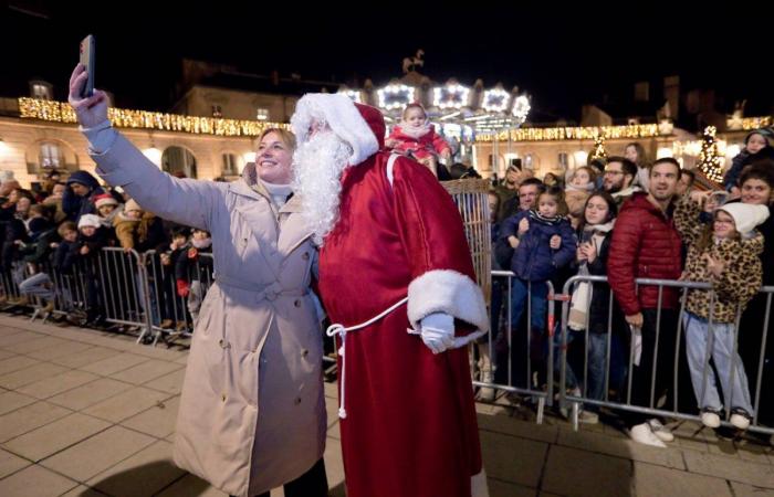 DIGIONE: Babbo Natale scende dalla torre Philippe le Bon davanti a 4.000 persone