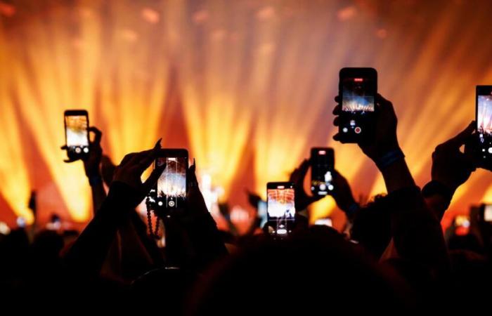 Videochiamate, live sharing… le sale da concerto si stanno adattando ai nuovi usi dei fan ultraconnessi