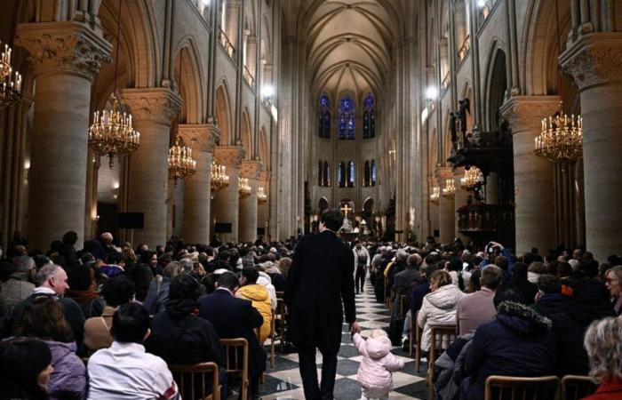 i fedeli si riversano a Notre-Dame per le prime messe pubbliche di Natale dalla riapertura