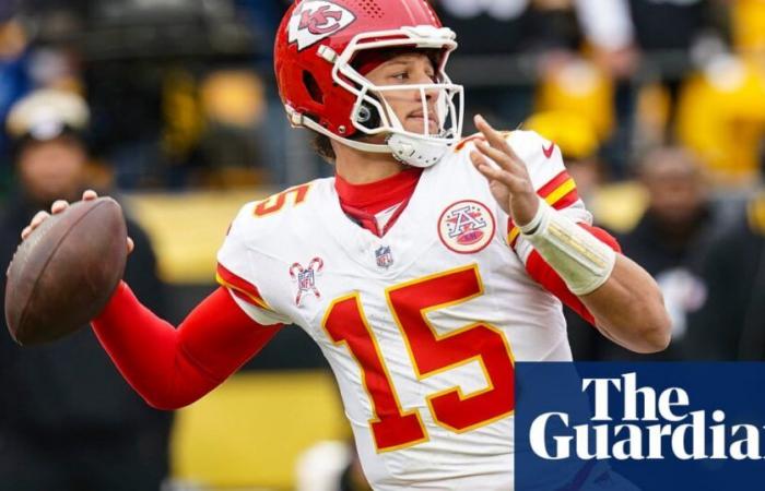 Mahomes brilla mentre i Chiefs conquistano la testa di serie dell'AFC superando gli Steelers | NFL