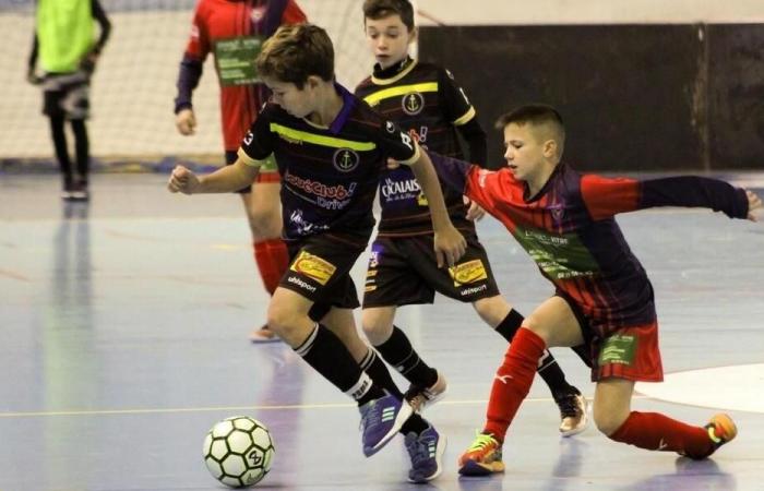 Andiamo per quattro giorni di torneo di calcio di Natale, a Saint-Malo. Sport