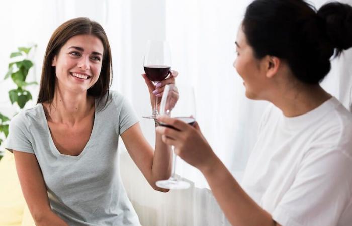 Bere vino fa bene al cuore: mito o realtà scientifica?