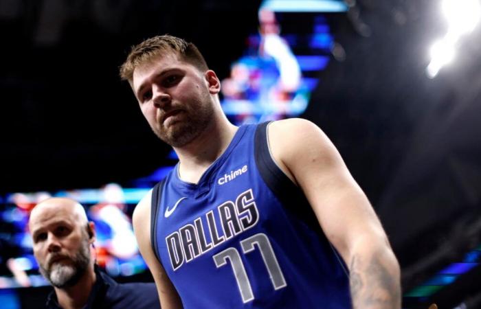 Luka Doncic dei Mavericks si sottoporrà a risonanza magnetica dopo l'infortunio del giorno di Natale