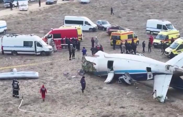 38 persone muoiono in un incidente aereo