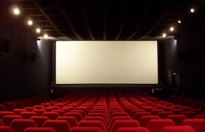 due adolescenti scoprono un sacchetto di veleno per topi in una scatola di popcorn al cinema