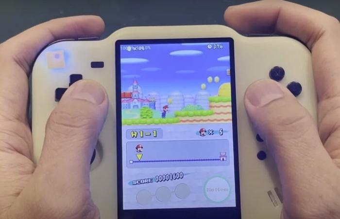 MagicX: il nuovo palmare con grande schermo può riprodurre i giochi per Nintendo DS