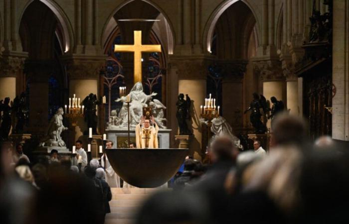 Notre-Dame de Paris ha celebrato il Natale per la prima volta dopo l'incendio