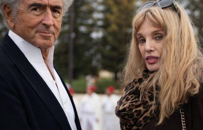 “Sono fatta per lui”: Arielle Dombasle, la sua cotta per Bernard-Henri Lévy quando lui non era nemmeno presente