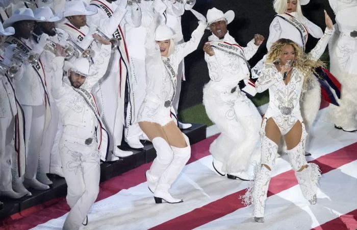 Beyoncé trasforma il Christmas Halftime Show della NFL in una festa da “Cowboy Carter” con il cameo di Post Malone