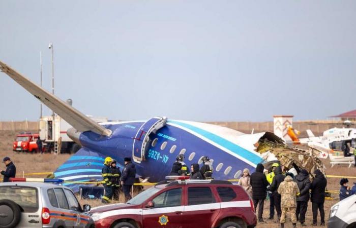 Incidente aereo in Kazakistan: l'Azerbaigian piange i suoi morti, indagini in corso