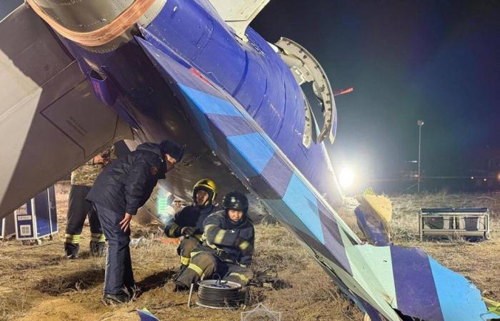 Quello che sappiamo dell'incidente aereo che ha ucciso 38 persone in Kazakistan