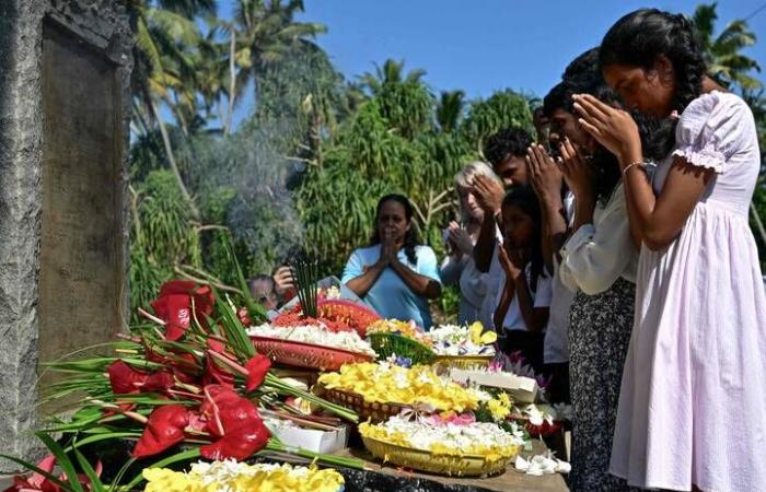 In immagini – L’Asia commemora il 20° anniversario dello tsunami più mortale della storia