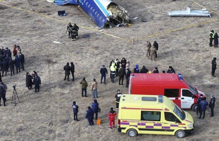 “Una bambina è uscita e mi ha detto: 'Salva mia madre!'”: testimoniano i sopravvissuti al terribile incidente aereo in Kazakistan