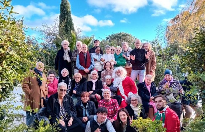 Senza famiglia né amici, le persone isolate di Perpignan hanno festeggiato insieme il Natale al ristorante