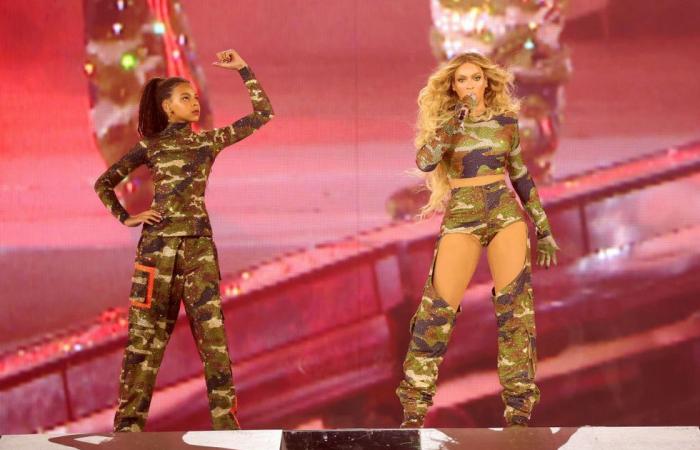 Guarda Blue Ivy esibirsi con Beyoncé al suo spettacolo di Natale a metà tempo