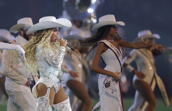 Beyoncé brilla nello spettacolo dell'intervallo della NFL “Cowboy Carter” con la figlia Blue Ivy e il duetto a sorpresa di Post Malone: ​​aggiornamenti in tempo reale