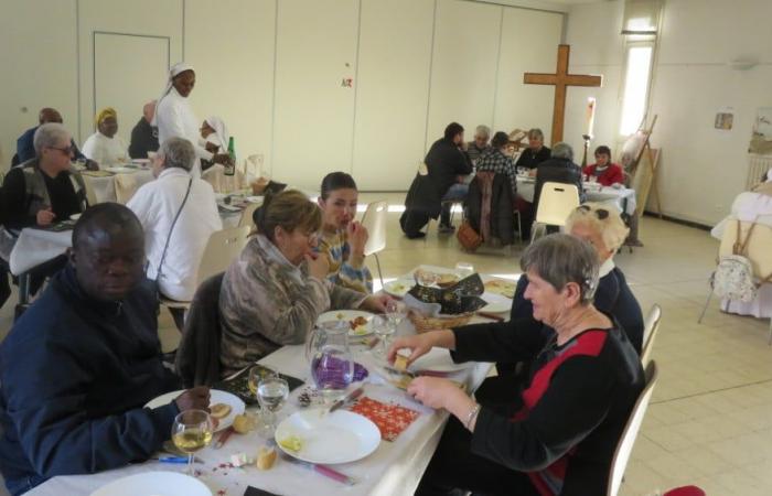 Per i single, il pranzo di Natale condiviso con i sacerdoti a Martigues