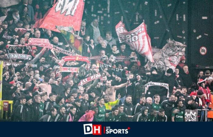 I giocatori dello Standard festeggiano con i tifosi dopo lo 0-0 di Mechelen: “Sono contenti di vedere che diamo il 150%”