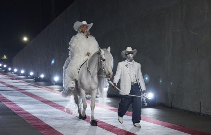 Beyoncé ha tenuto un mini concerto durante l'intervallo della partita di Natale della lega di football americano, che sarà rivisto “presto” su Netflix