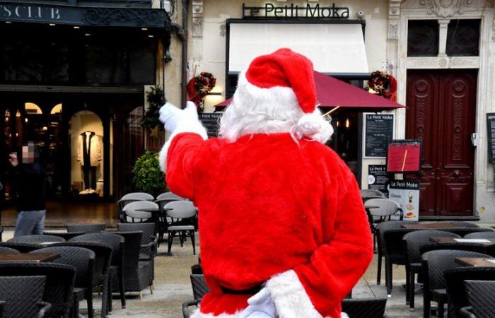 Magia del Natale a Carcassonne: Capodanno, un finto Babbo Natale messo KO dal fotografo ufficiale dell'uomo dalla barba bianca