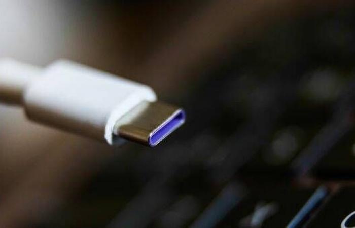 Il caricabatterie universale USB-C diventa obbligatorio dal 28 dicembre: ecco cosa cambia per telefoni, tablet e laptop