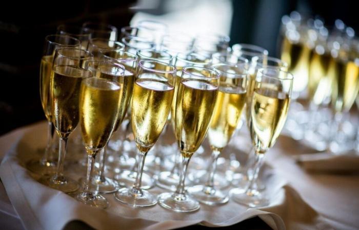 Questi 5 prestigiosi champagne sono a prezzo ridotto per le vacanze: si prega di notare le scorte limitate