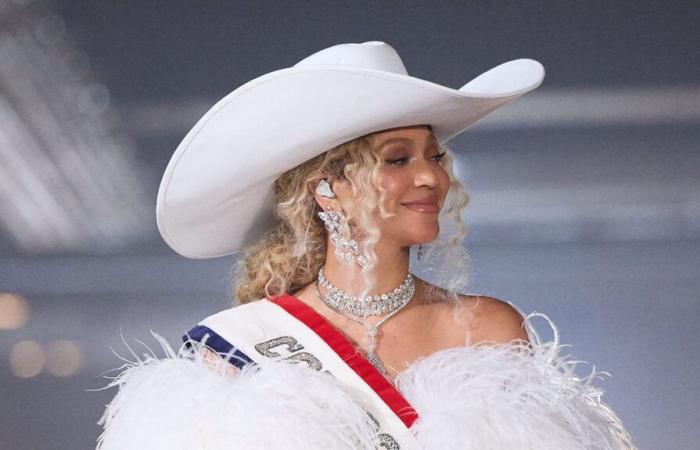 Beyoncé ha tenuto un mini concerto durante l'intervallo della partita di Natale della lega di football americano, che sarà rivisto “presto” su Netflix