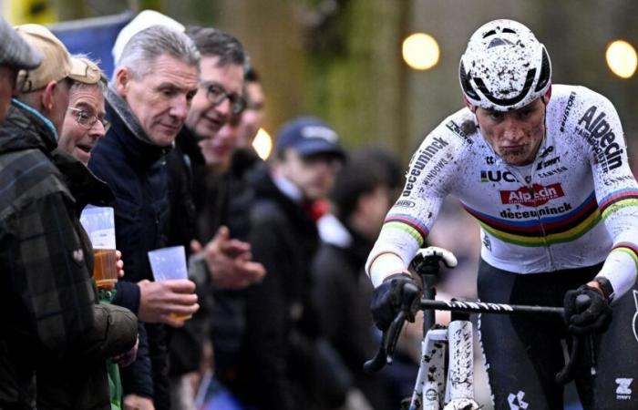 Due giri e poi si parte: Mathieu Van der Poel firma il 3/3 vincendo il ciclocross del Gavere davanti a Vanthourenhout