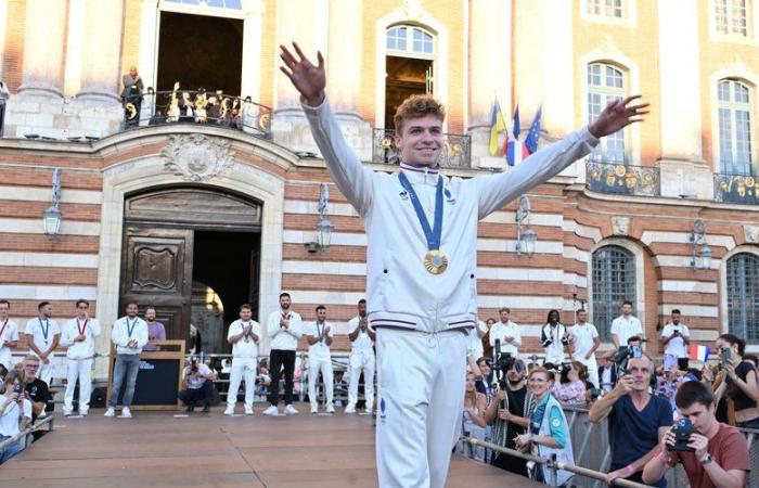 Olimpiadi Parigi 2024: “Il nuovo prescelto!” Léon Marchand insignito di un (nuovo) titolo onorifico, Antoine Dupont non è da meno