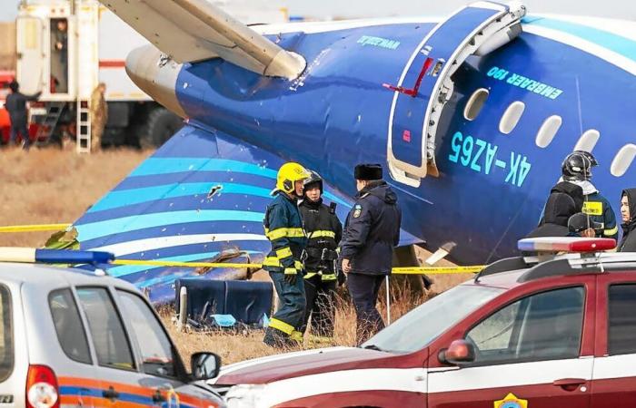 Incidente aereo mortale in Kazakistan: sopravvissuti, sospetti russi, varie teorie… Quello che sappiamo dopo la tragedia