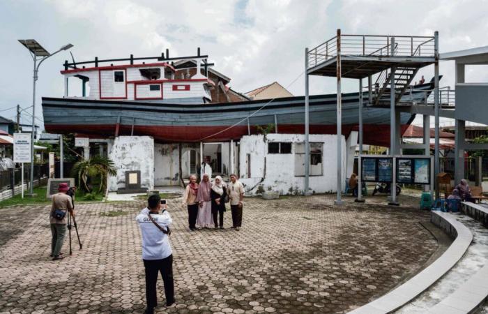 “Ero in trappola, la gente mi ha salvato”: i sopravvissuti al peggior tsunami della storia ricordano il disastro, vent’anni dopo