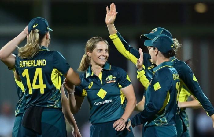 Women’s Ashes 2024-25 – Sophie Molinuex esclusa da Ashes, inclusa Georgia Voll