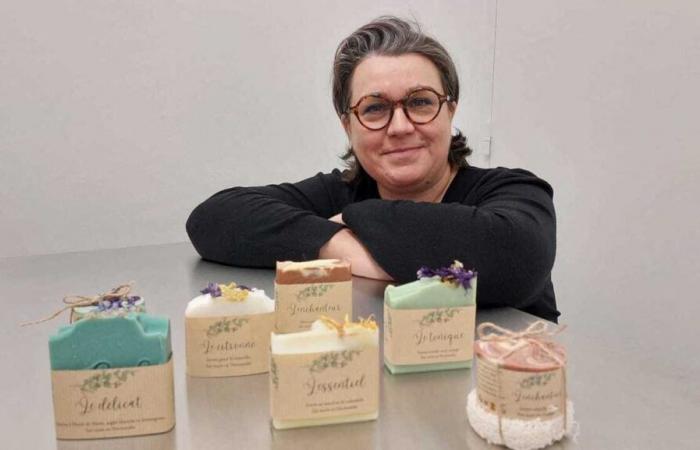 A 52 anni, Catherine lascia la grande distribuzione per aprire la sua fabbrica di sapone a Orne