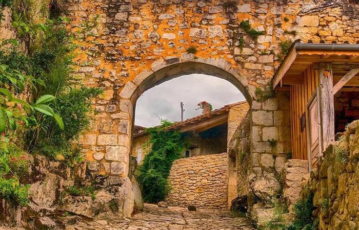 Visita Castelmoron-d’Albret, il villaggio più piccolo della Francia